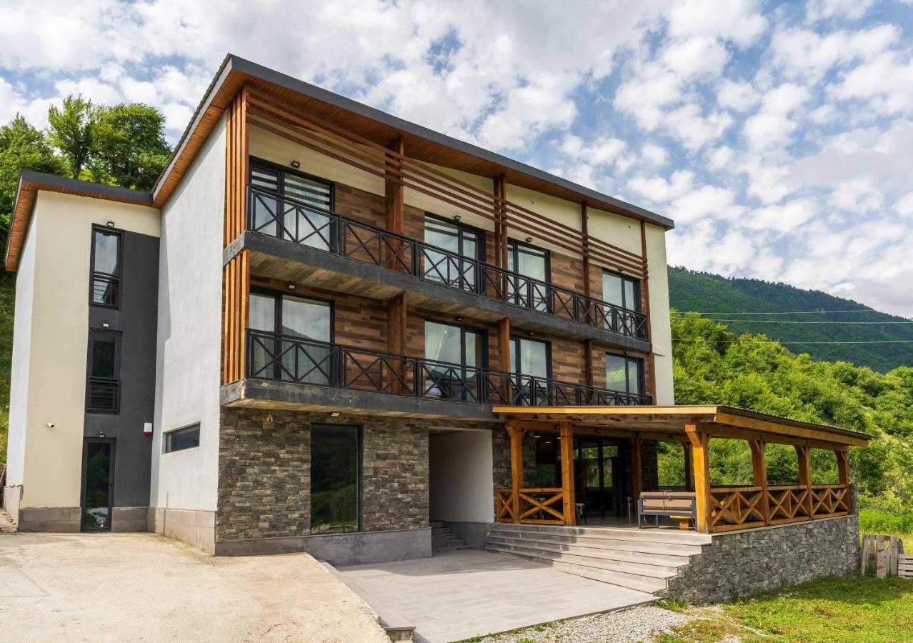Hotel Latveli Местия Екстериор снимка