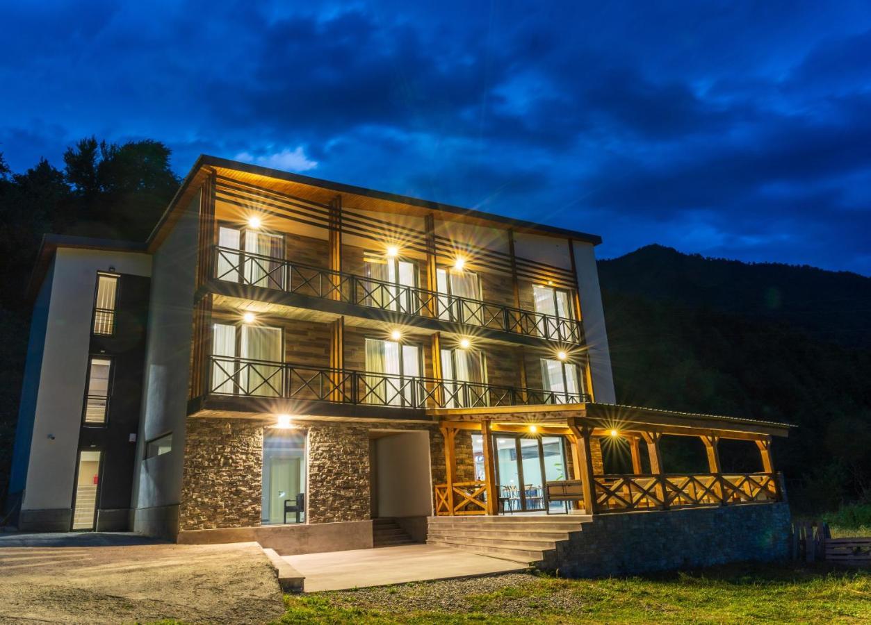 Hotel Latveli Местия Екстериор снимка